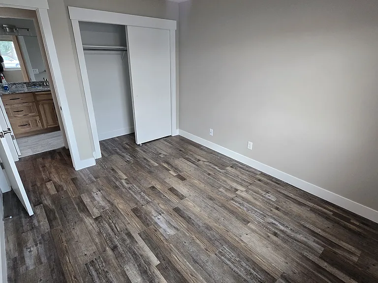 870 W 675 N — Photo 14