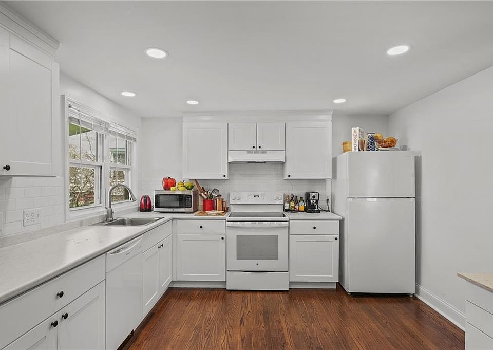 254 Ave, Warren, RI 02885 Zillow