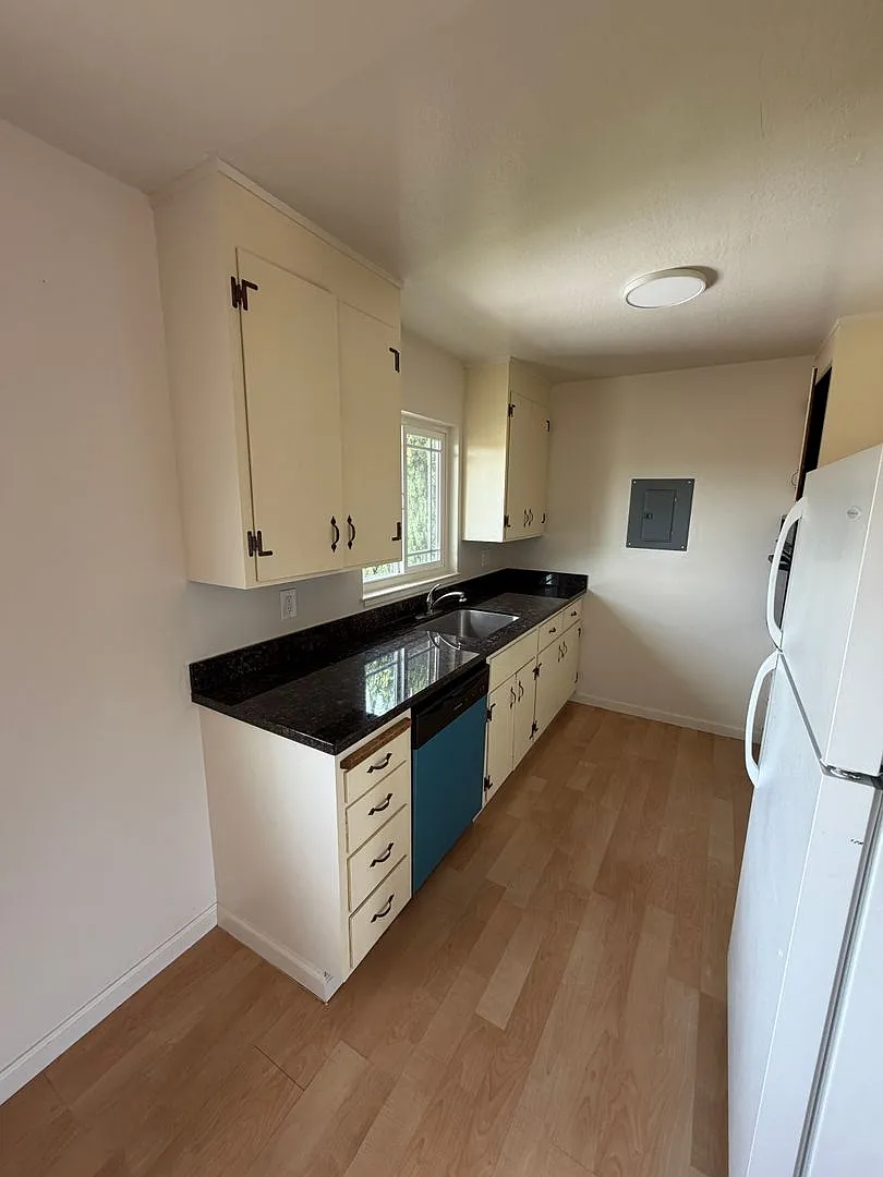 Modern 2BR/1BA in the Heart of Redwood City — Photo 1