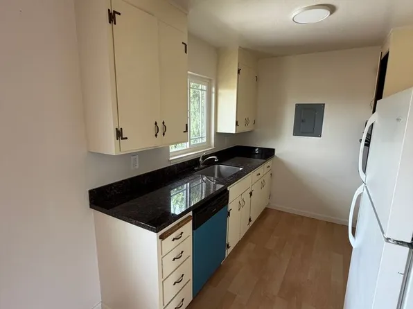 720 Madison Ave #17, Redwood City, CA 94061