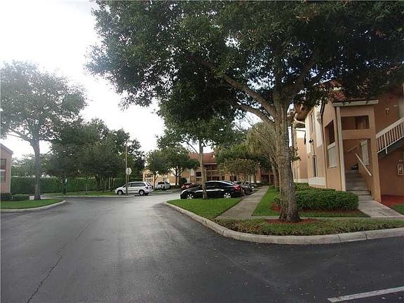 4th image of 774 NW 92nd Ave