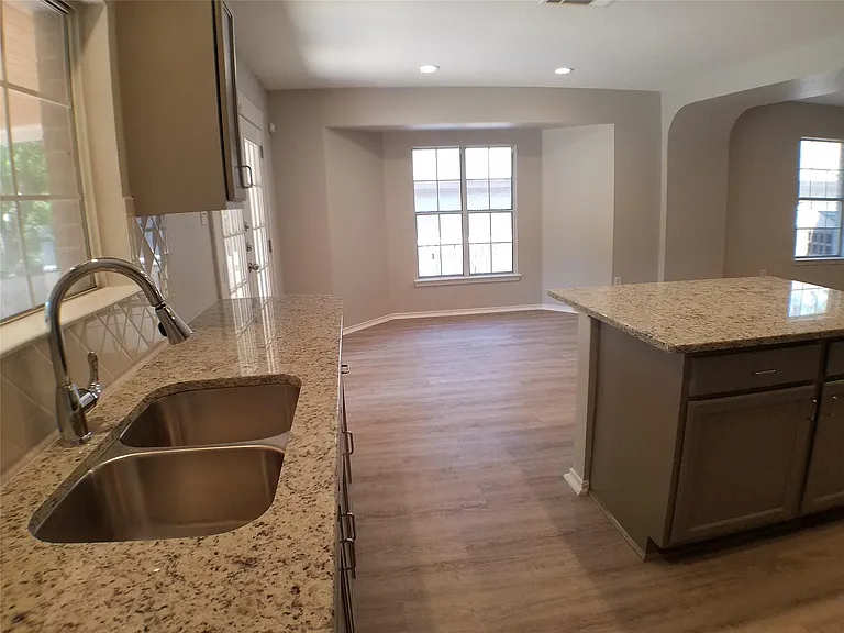 11208 Blairview Ln — Photo 8
