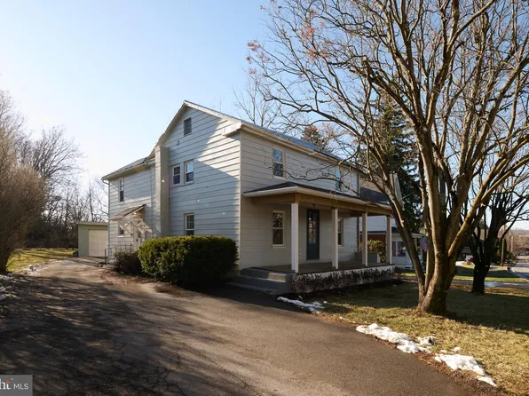 138 N Main St, Pleasant Gap, PA 16823