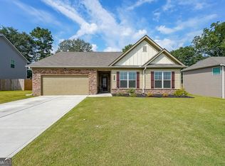 516 McGinnis Cir, Calhoun, GA 30701