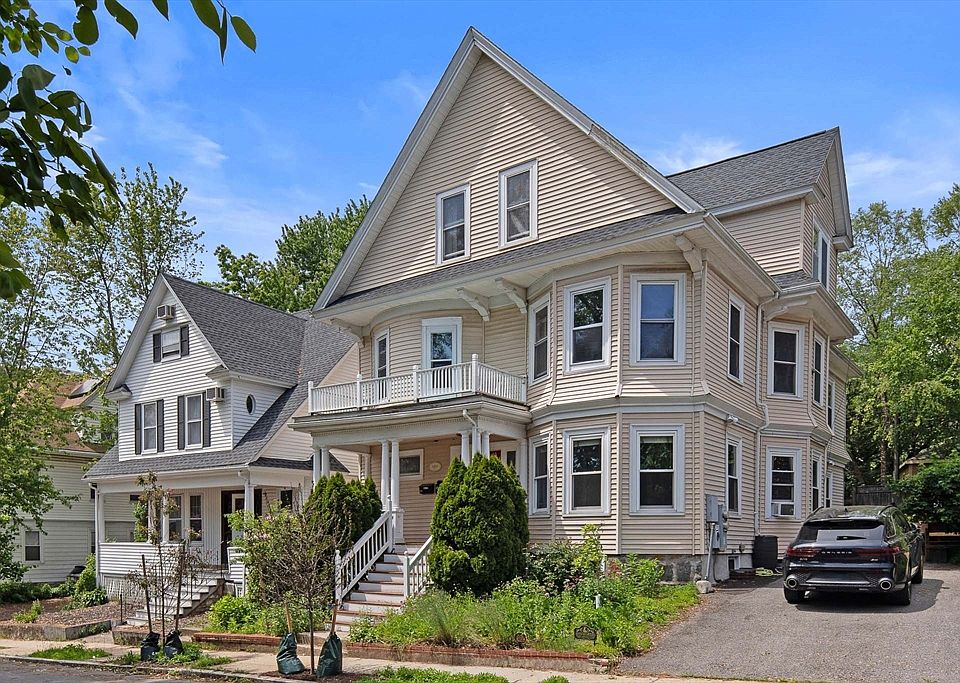 1st image of 39 Mellen St #1