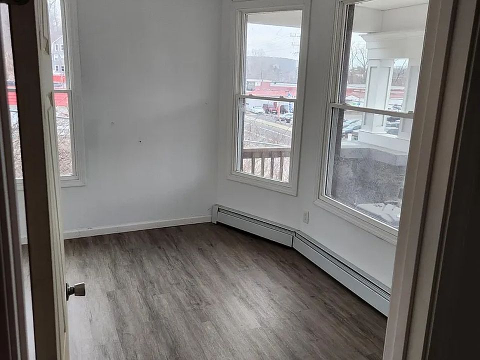 1st image of 1121 S Main St #4