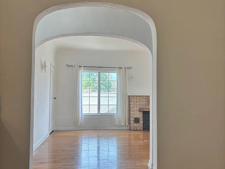 649 N Harper Ave #649 — Photo 3