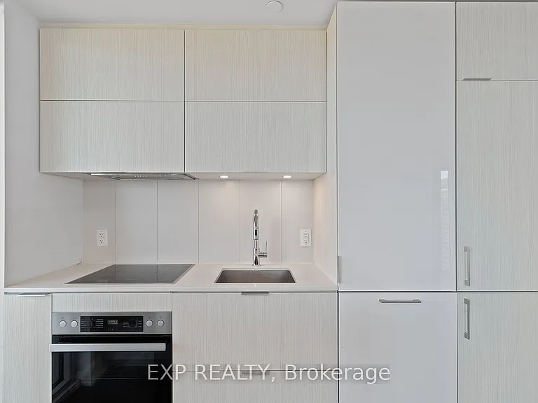 20 Richardson St #2710 — Photo 7