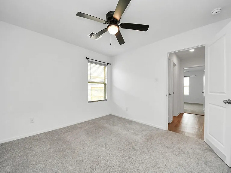 1607 Red Oak Dr — Photo 9