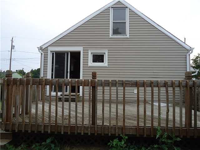 2nd image of 919 Hanson St