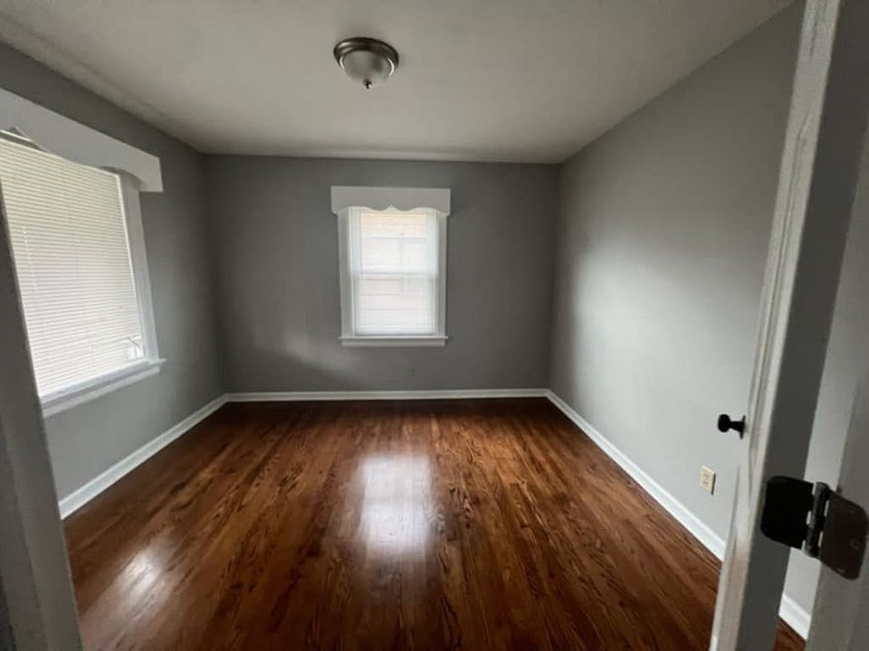 1st image of 468 W Sharon Rd