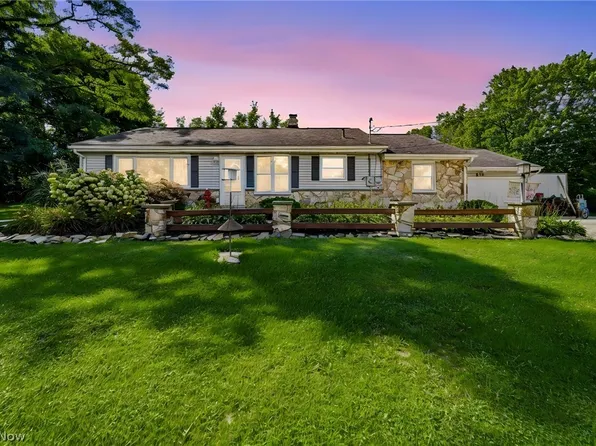 219 W Mennonite Rd, Aurora, OH 44202