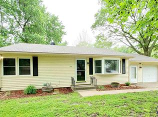 1115 NW Sunset Ln, Topeka, KS 66618