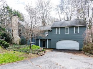 475 River Rd, Hamden, CT 06518