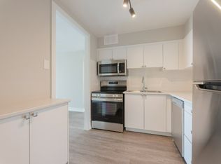 3575 Kaneff Cres #1214707, Mississauga, ON L5A3Y5