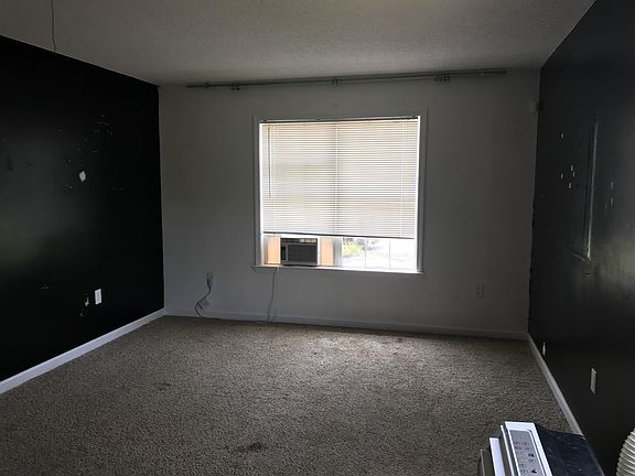 3rd image of 401 Eddy St