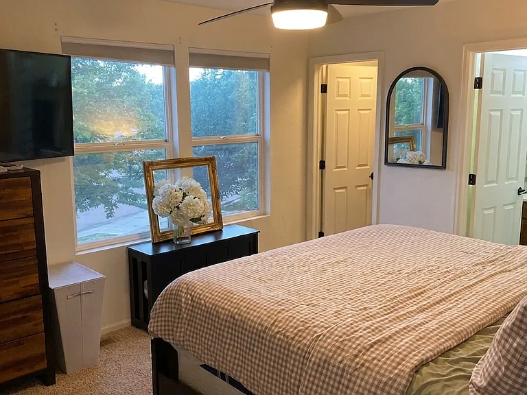 430 Montgomery Dr — Photo 8