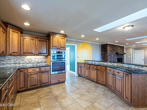 3rd image of 8617 Sandhurst Dr