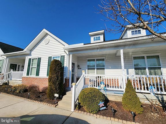 4th image of 15002 Dahlia Dr