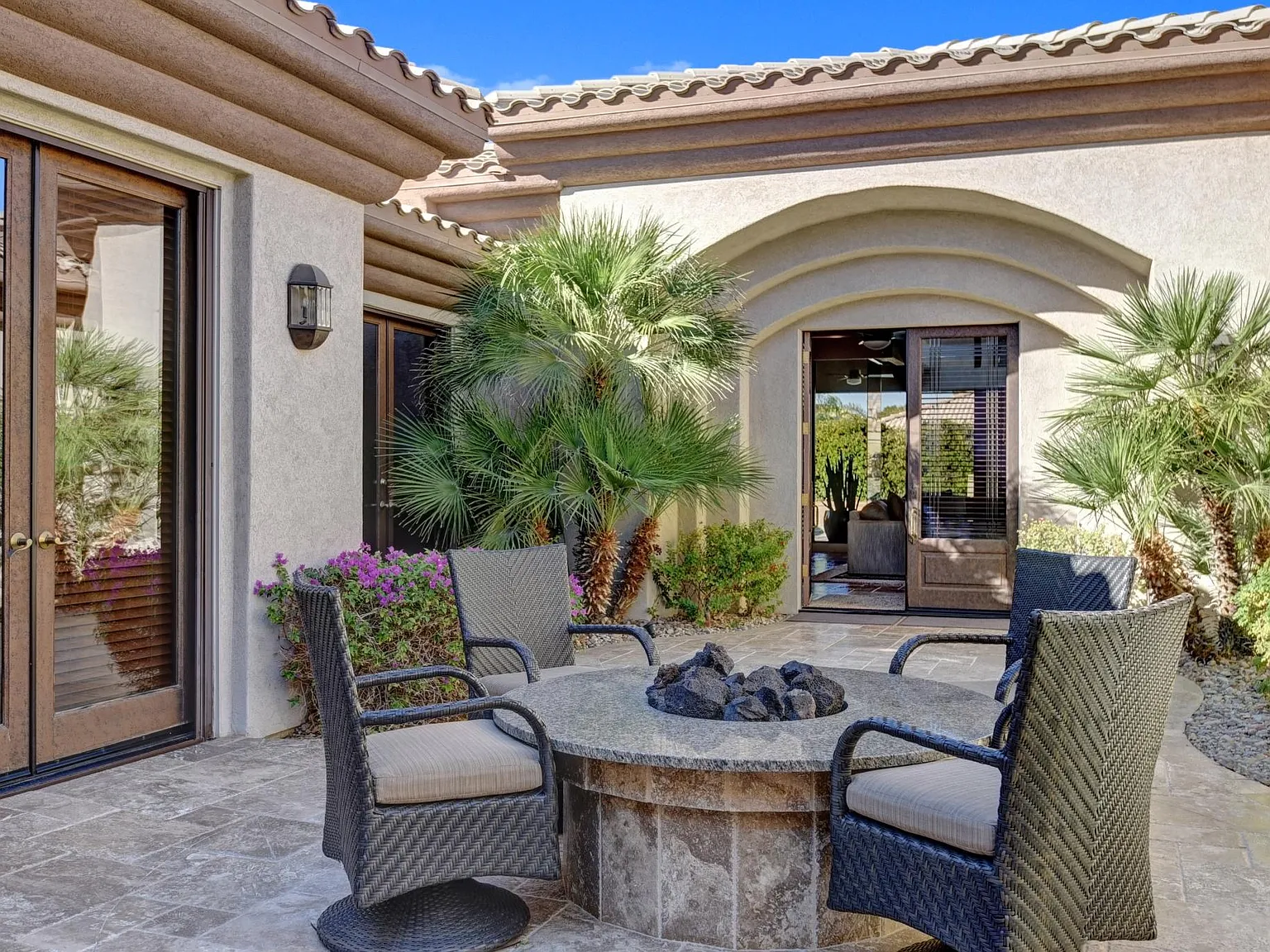 4 bed, 4.5 bath, 4104 sqft, $9,000 — Photo 3