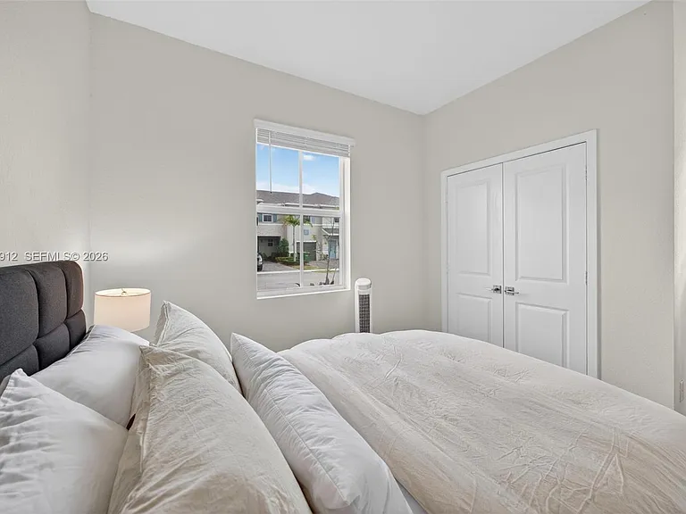 826 SE 17th St — Photo 13