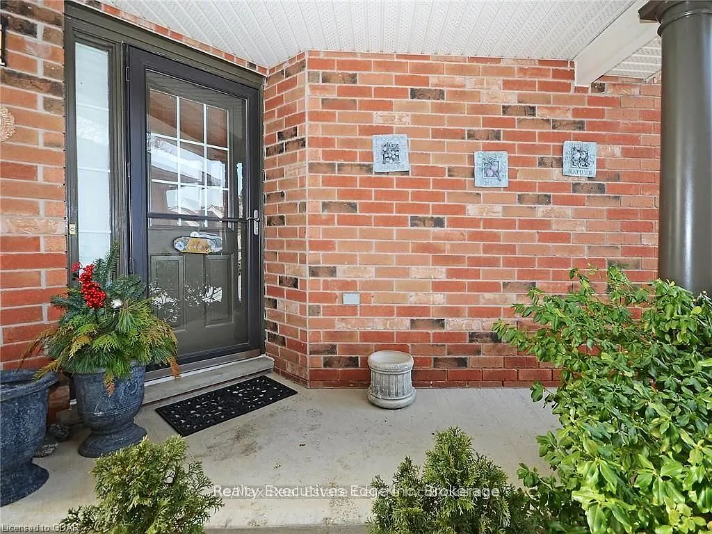 3 bed, $3,200 — Photo 2