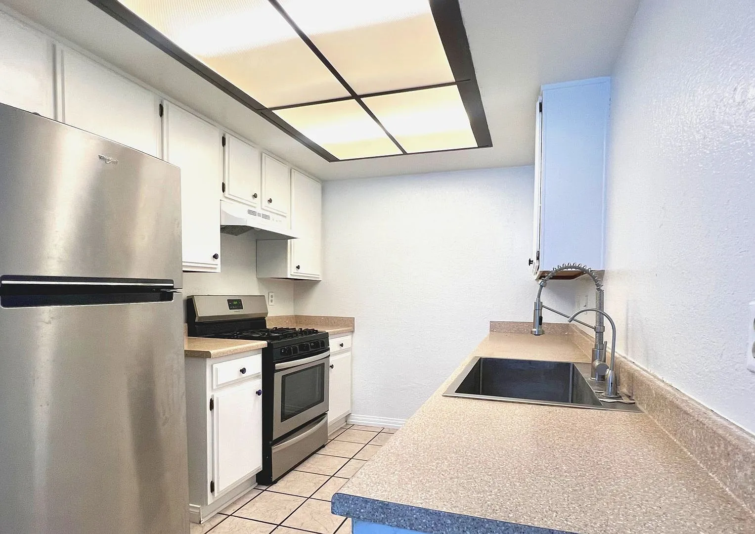 Spacious 2-Bedroom, 1.5-Bath Townhome — Photo 4