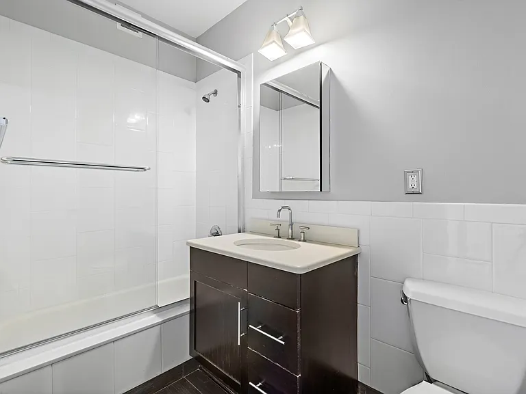 1500 Hudson St #12R — Photo 15