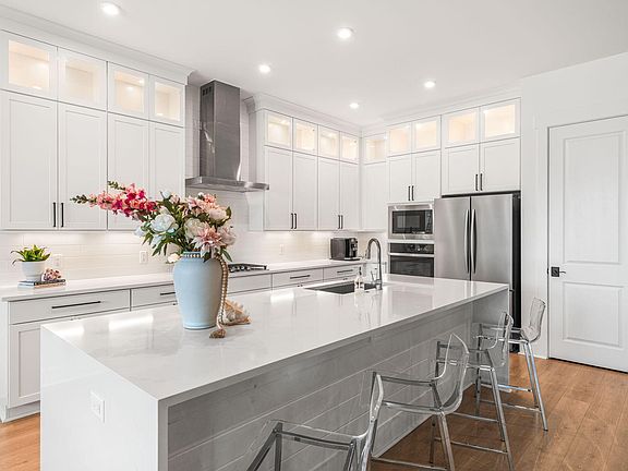 4th image of 425 W Lafayette Rd