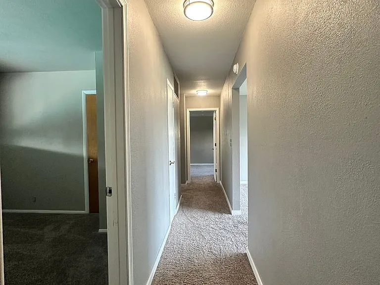 709 Schons Pl — Photo 5