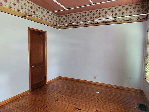 3rd image of 213 N Manifold St