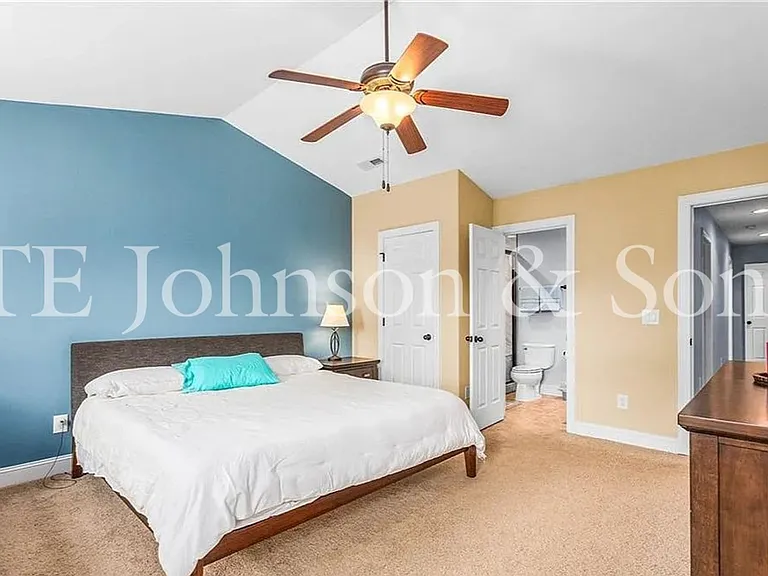 1025 Richmond Park Dr — Photo 16