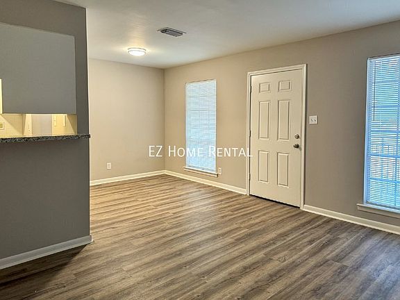 4th image of 2101 6th Ave N #8