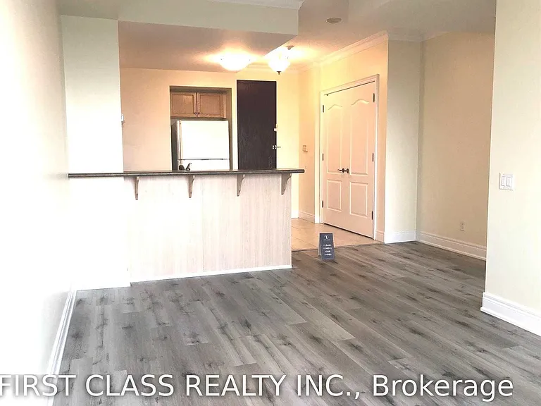 1 Clairtrell Rd #RG8 — Photo 3