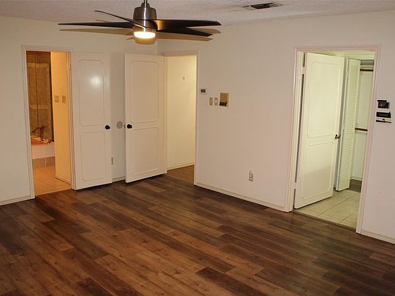 4th image of 412 Oakmont Ln N