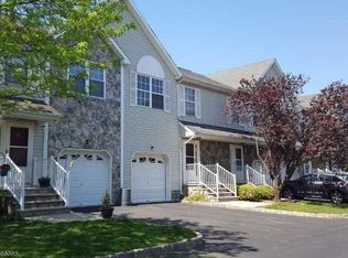 20 Ashley Ct #820, Somerset, NJ 08873