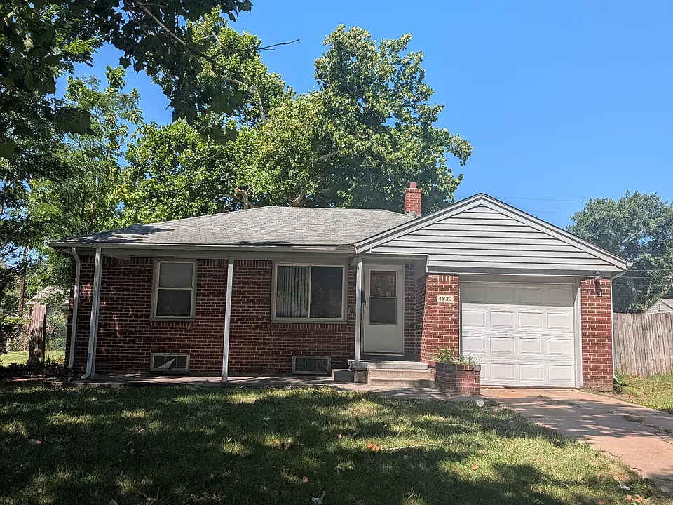 1933 S Old Manor Rd