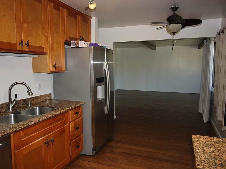 1922 Moraga Dr — Photo 2