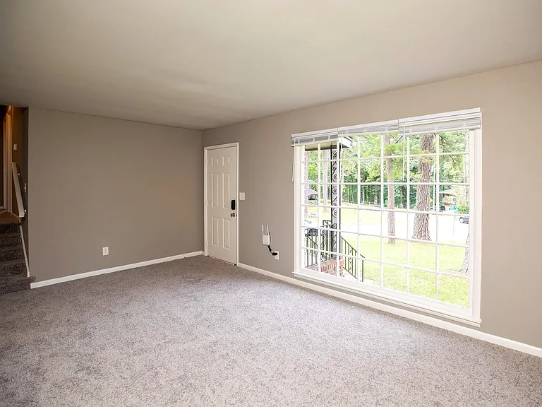 1037 Dawn Dr — Photo 6