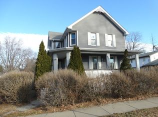 530 E 17th St, Lockport, IL 60441