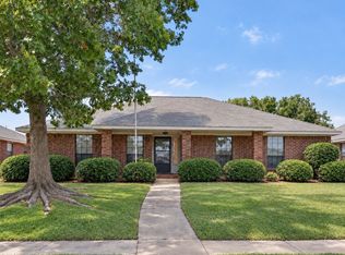 821 Creek Valley Rd, Mesquite, TX 75181