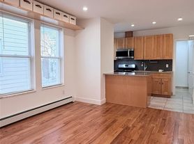60-08 Cooper Ave, Ridgewood, NY