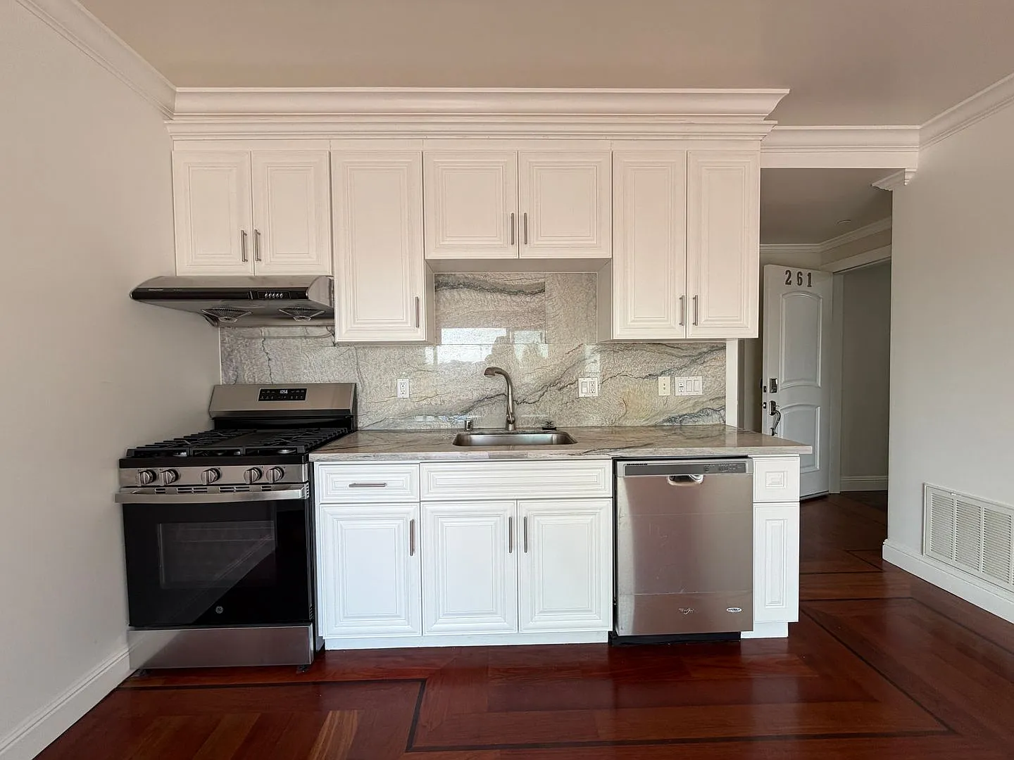 Spacious & Conveniently W/ Deck & In-unit Laundry — Photo 4