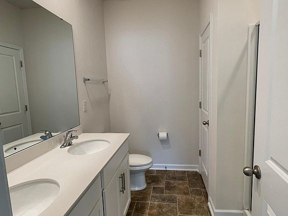 5th image of 219 Atwater Landing Dr