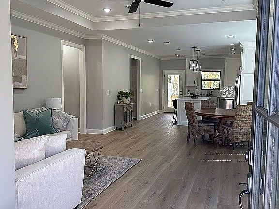 2nd image of 60 Avondale Cir