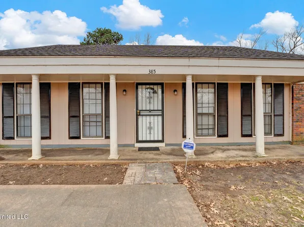 385 Lake Shore Dr N, Southaven, MS 38671