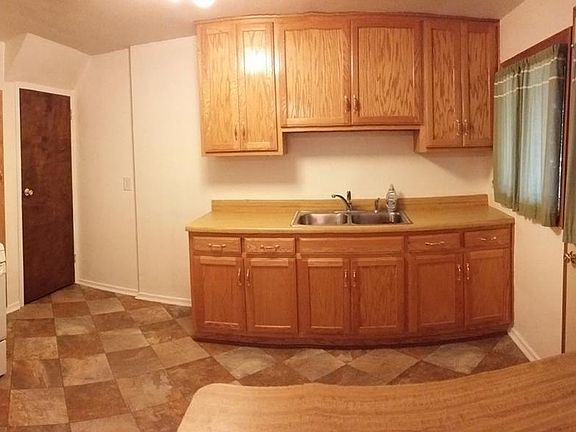 3rd image of 18 Forest Blvd