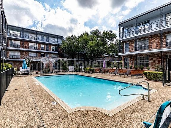 3rd image of 8401 N New Braunfels Ave #111