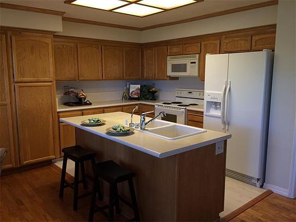 3rd image of 7910 Caledonia Dr