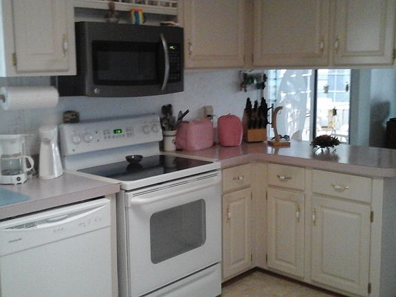 4th image of 536 Parkwood Ave